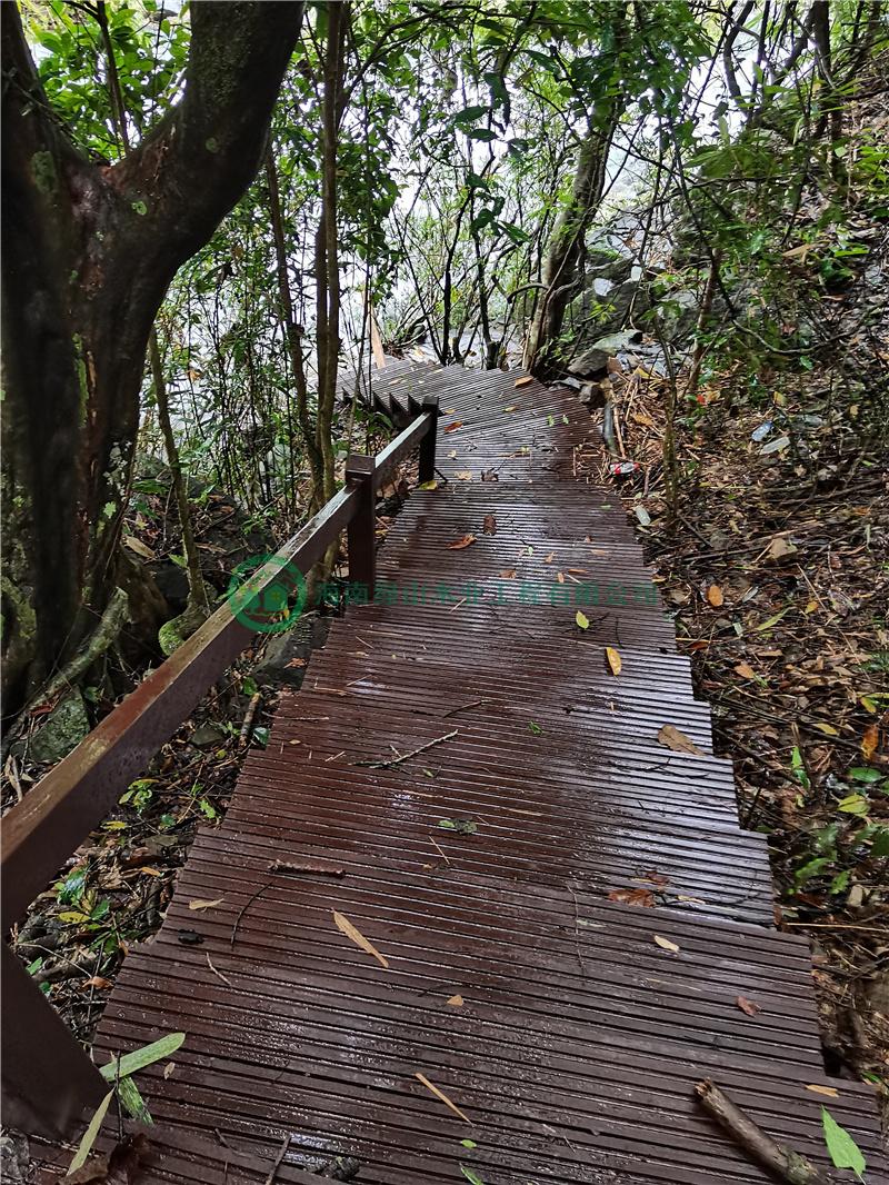 綠山木棧道